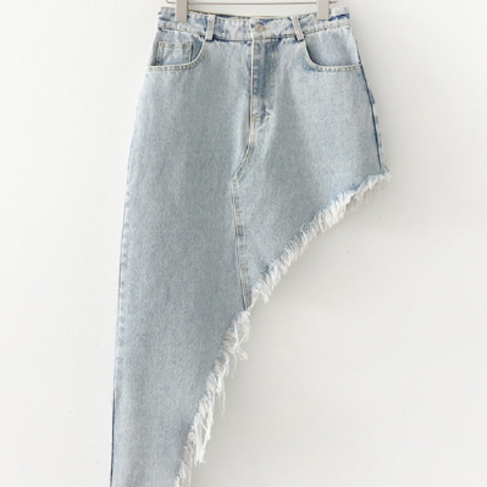 Raw-trimmed high-waisted denim skirt